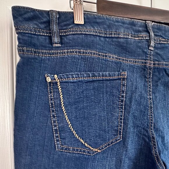 Sonoma Women's 16 Modern Fit Denim Jean Capris Contrast Stitching Mid-rise - Picture 6 of 9